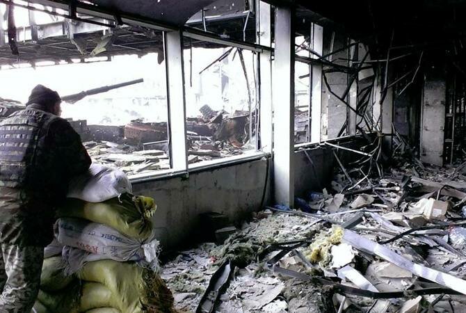 Украинские военные снова попали под обстрел Украинские военные снова попали под обстрел