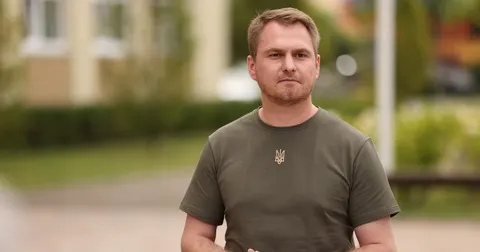 Кравченко за кордоном пояснив своє відрядження і отримав вимогу про звільнення