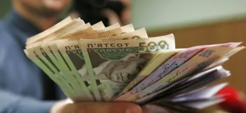 Утричі більше: хто на Тернопільщині отримує найвищі зарплати