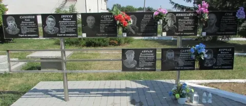 На Буковині вшанували п’ятьох полеглих воїнів меморіальними дошками