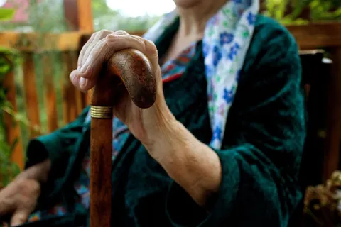 Пенсійну надбавку для нових Почесних донорів скасовано: що змінилося