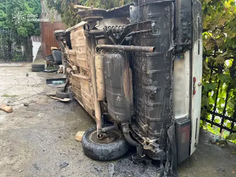 У Чернівцях згоріла «Таврія»: авто вщент