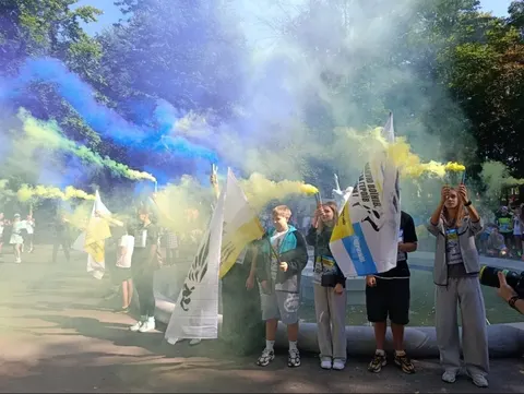 Понад 600 буковинців вийшли на забіг у Чернівцях, щоб вшанувати захисників