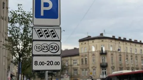 У Львові на Шпитальній відкрили нову платну парковку: 24 місця та 35 грн/год