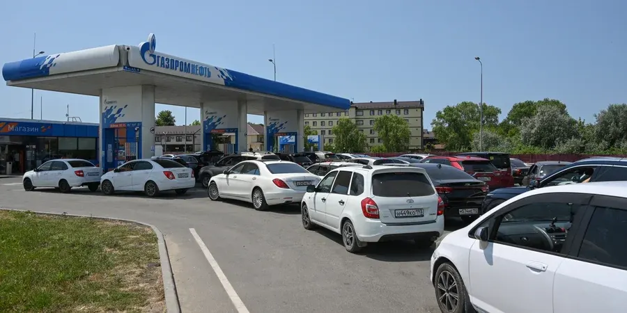 У Росії та Криму запроваджують ліміти на пальне через дефіцит після ударів по НПЗ