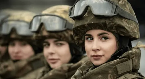 У Раді розповіли, чи планують мобілізувати жінок