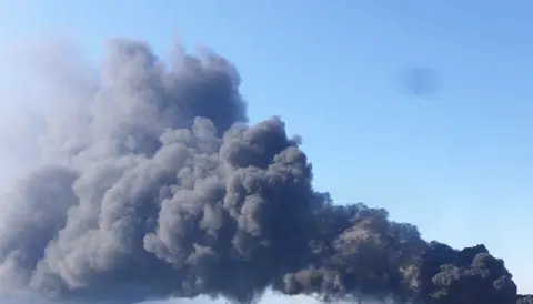 У Керчі та біля Кримського мосту після атаки дронів сталися пожежі