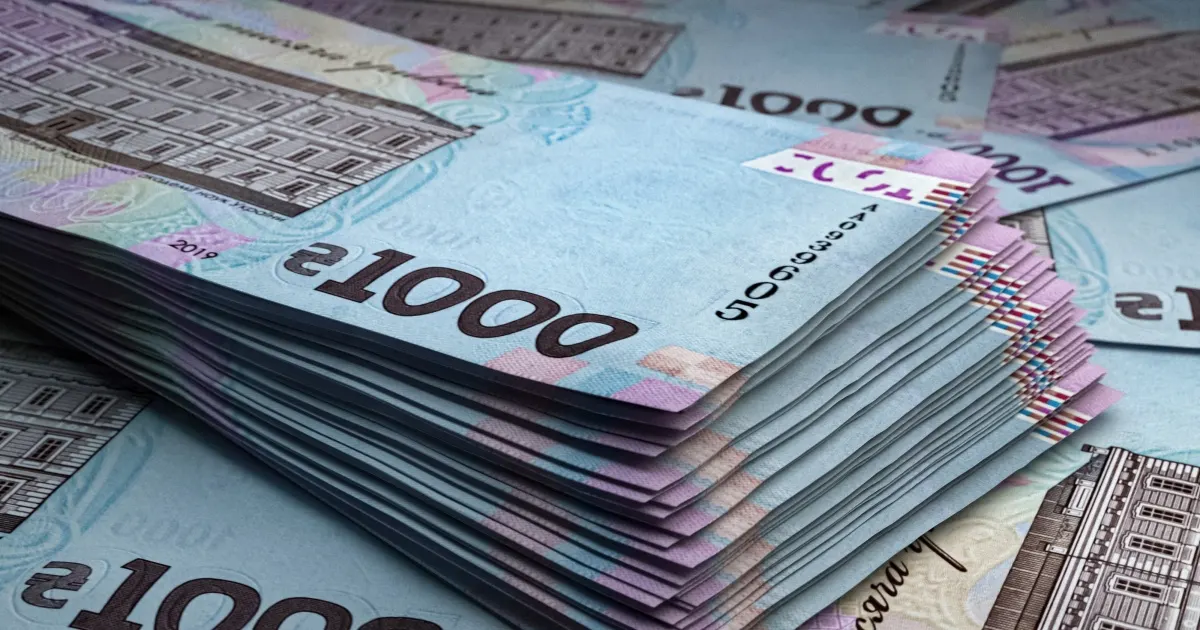 Середня зарплата в Україні підскочила до 32 783 грн: хто отримує найбільше