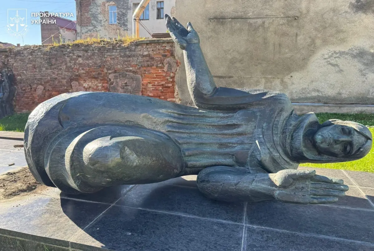 Повалив пам'ятник у Дрогобичі: чоловік отримав 5,5 років в'язниці