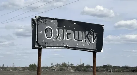Олешки: люди йдуть пішки через заміновані поля, бо не бачать іншого виходу