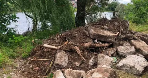 На Вінниччині прибрали будівельне сміття біля озера