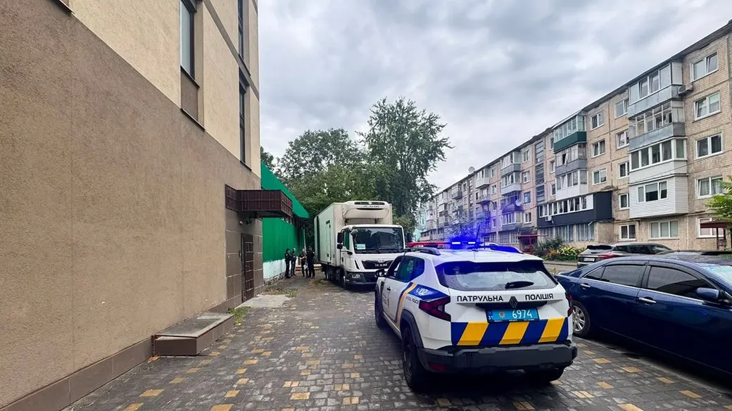 У Тернополі вантажівка здавала заднім ходом і збила пенсіонерку