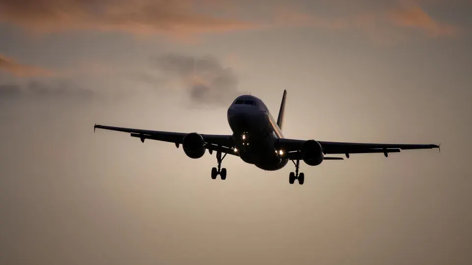 У Boom 737 над Іраном обвалилася стеля: рейс Мешхед – Керманшах сів аварійно