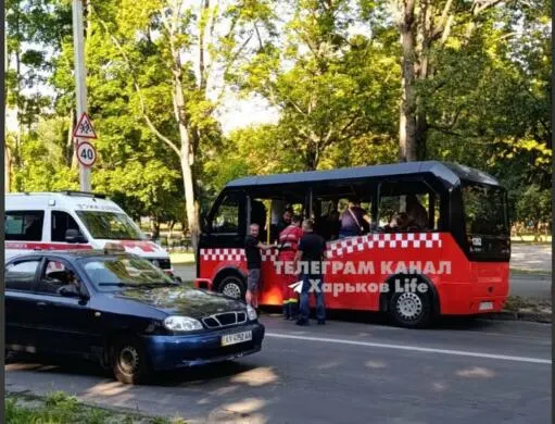 У Харкові маршрутка зіткнулася з двома авто: постраждали 11 людей