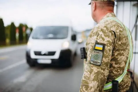Майже 50 тисяч людей виїхали з України за добу: цифри прикордонників