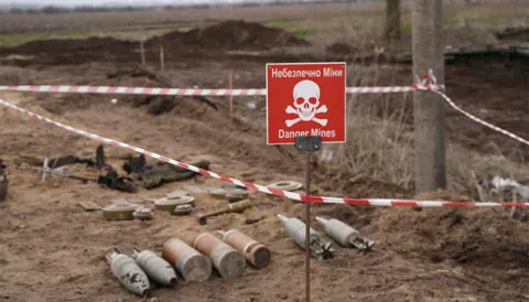 1688 цивільних постраждали від мін в Україні