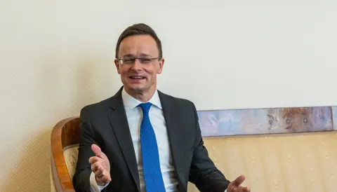 В Угорщині взялися за перельоти Сійярто: переплата у 4 мільярди форинтів