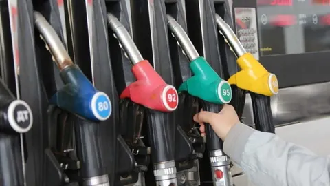 Пального вистачає: мережі АЗС працюють, але ціни тримають під контролем