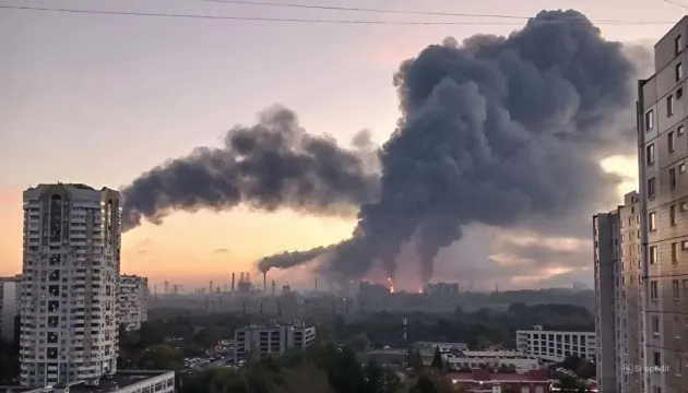 Московський НПЗ став: дрони пошкодили обидві установки переробки