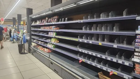 У Харкові закликають не змітати продукти з полиць: що з логістикою