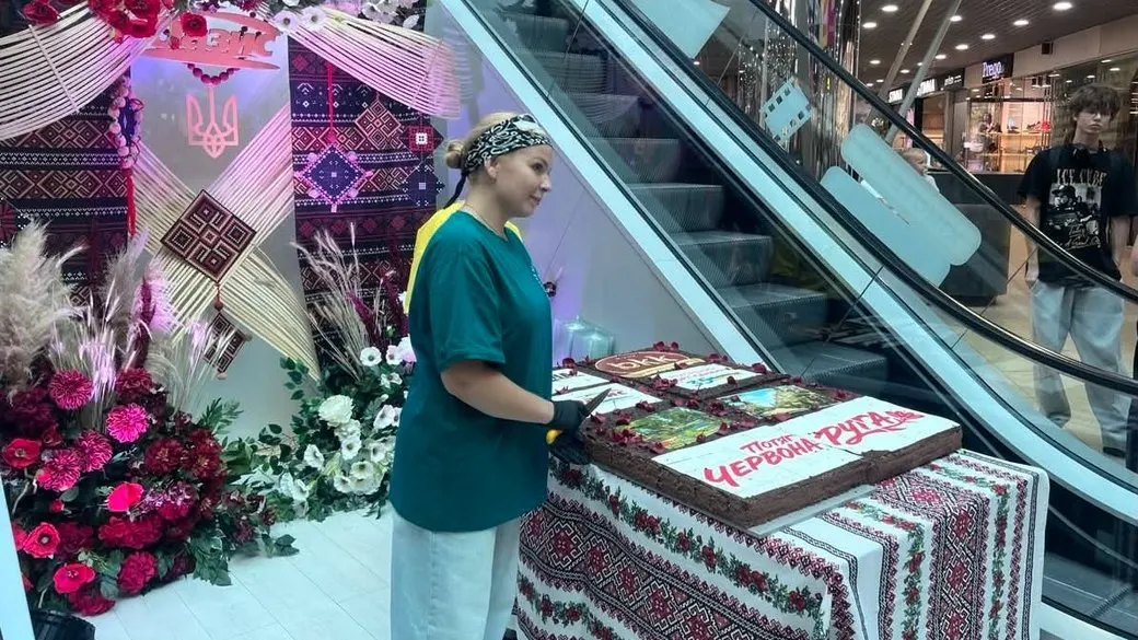 35 тисяч порцій торта «Єднання»: у Хмельницькому встановили рекорд
