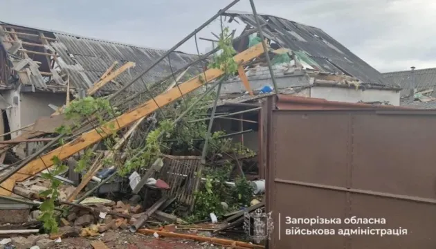 Росіяни вдарили по Запоріжжю: поранений чоловік, є руйнування