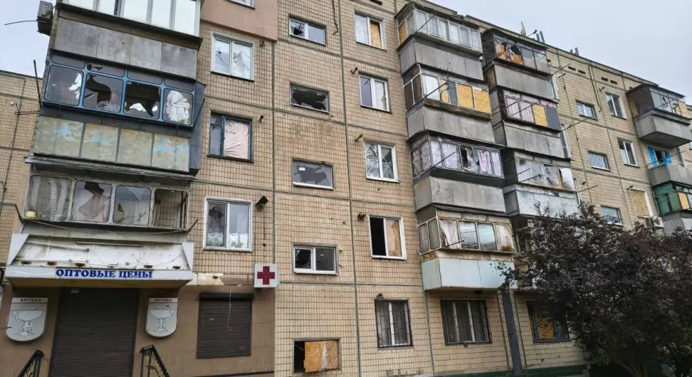 Ніч атак на Дніпропетровщині: поранені двоє чоловіків, пошкоджені будинки й адмінбудівля
