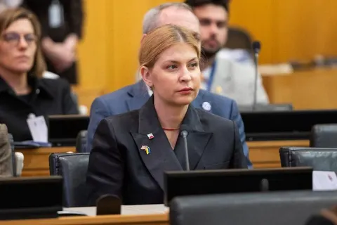 Стефанішина розплакалася в суді: не може внести заставу