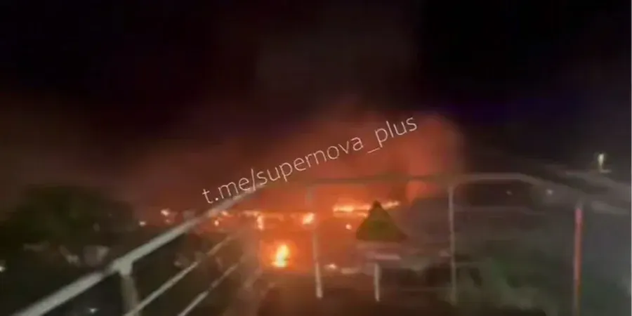 У Сочі морські дрони вдарили по набережній: масштабна пожежа, є постраждалий