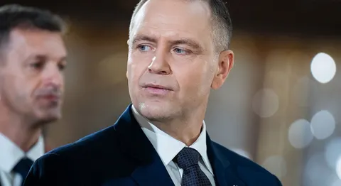 Туск дорікнув Навроцькому мовчанням після нападу на українців у Вроцлаві