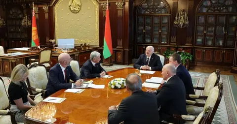Лукашенко три години говорив із посланцем США: гроші, політв'язні та обіцянки