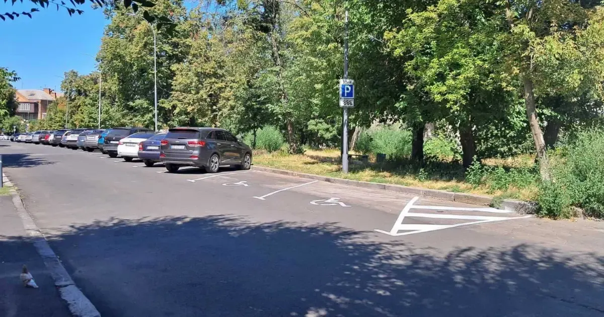 У Вінниці на Визволення змінили рух: одностороння вулиця та 37 нових паркомісць