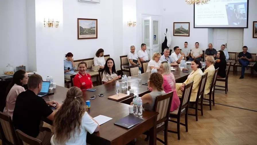 У Львові жінок безкоштовно навчатимуть керувати громадським транспортом
