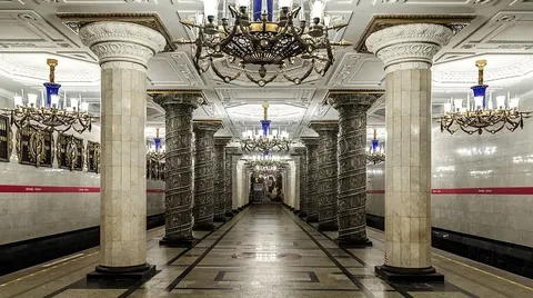 У Петербурзі дев'ять станцій метро хочуть зробити укриттями