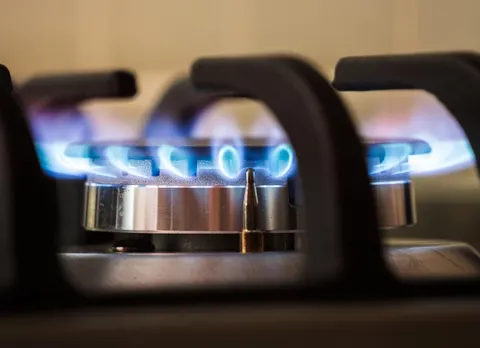 Скільки коштуватиме газ у серпні: тарифи восьми постачальників