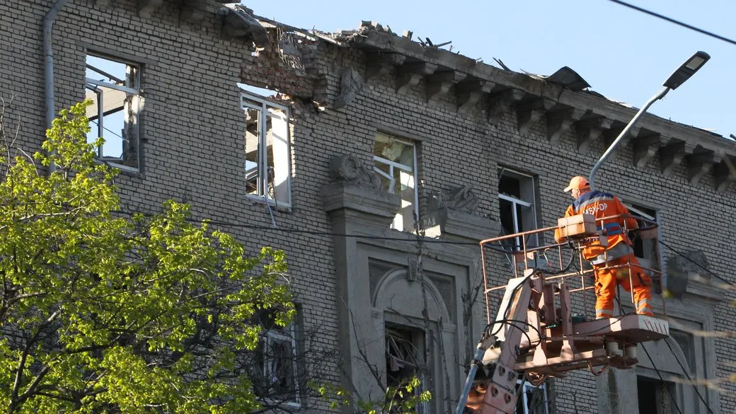 Російські обстріли залишили без світла п'ять областей: де найважче