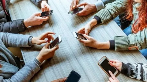 Meta обмежить підліткам доступ до Instagram і Facebook: нові правила