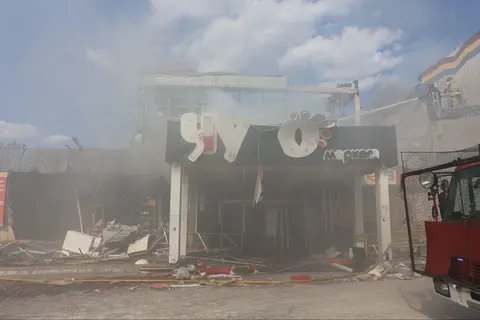 Удари по Краматорську та Слов'янську: пожежі в супермаркеті та магазині, є поран