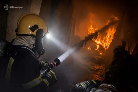 У Тернополі врятували 82-річного чоловіка з палаючого підвалу