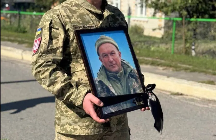 На Волині попрощалися з воїном Олександром Хмаруком