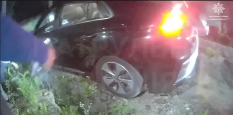 У Луцьку Hyundai злетів у рів: водій не помітив небезпечної ділянки