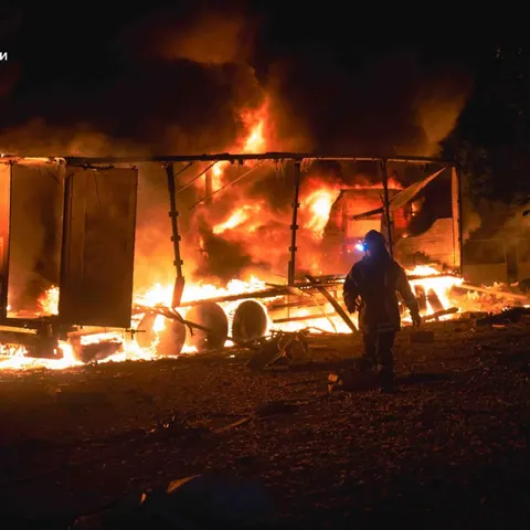 Повторні удари по Сумах: рятувальники дістали людей з-під завалів, є загиблий