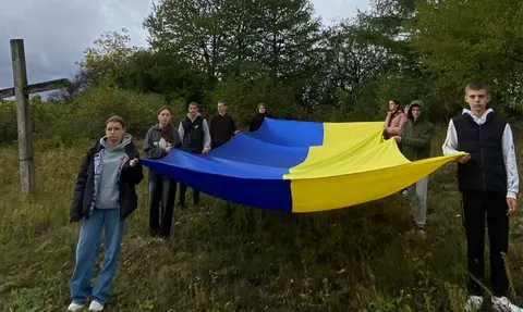 На Тернопільщині попрощалися з воїном Михайлом Хвалком
