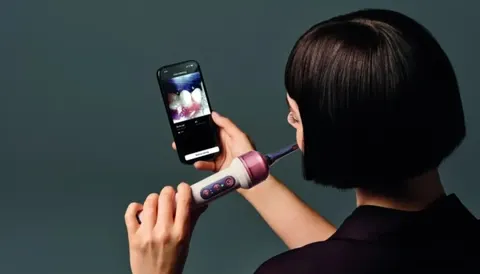 Dyson випустив зубну щітку з камерою та ШІ: що вміє новинка