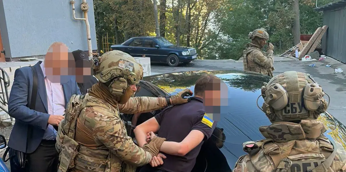 5 тисяч доларів за вступ: на Тернопільщині затримали митника-ділка
