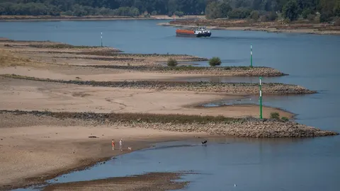 Рейн обмілів до рекорду: німецькі вантажі пересідають на потяги
