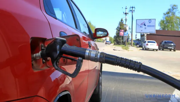 Пальне дешевшає: свіжі ціни на АЗС 10 серпня