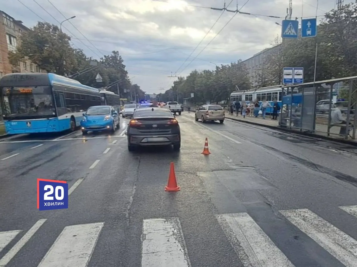 У Вінниці Hyundai збив дівчину, яка переходила дорогу на червоне