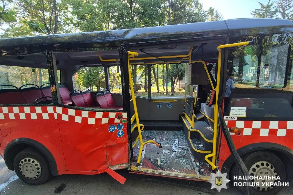 У Харкові автобус після зіткнення вилетів на зустрічну: 9 постраждалих