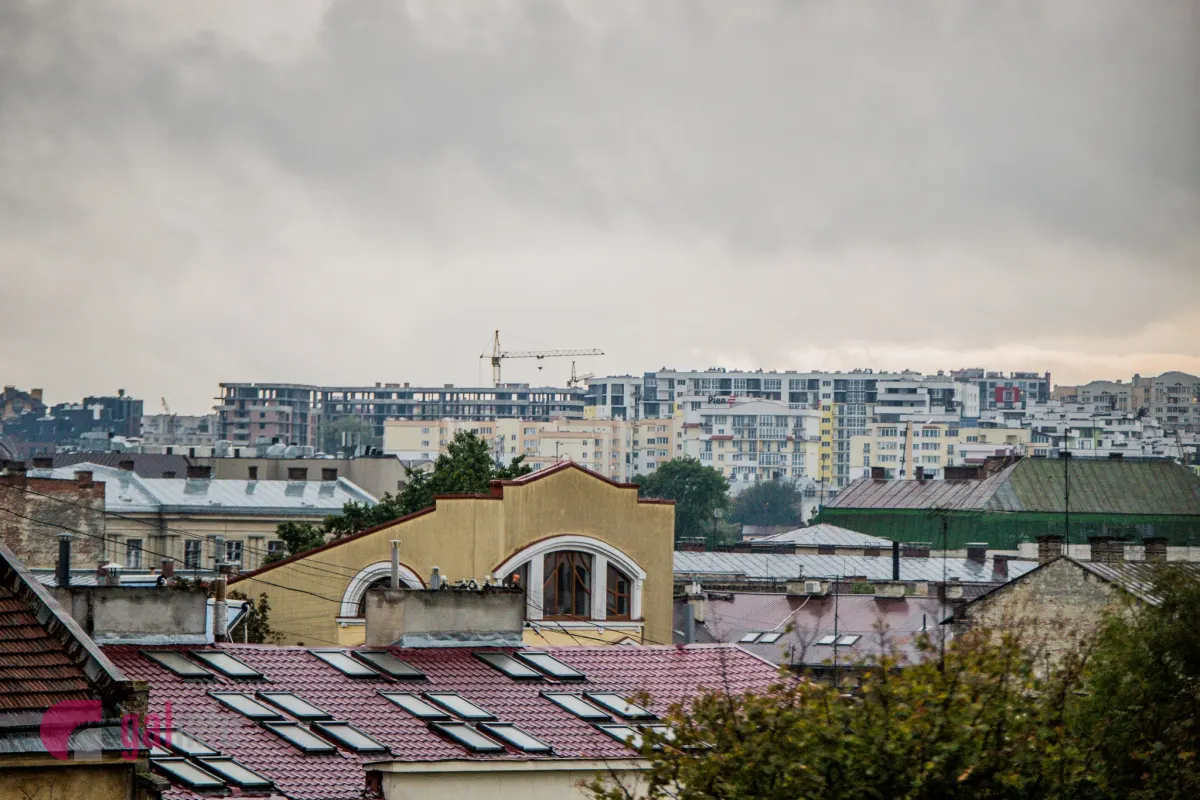 Львівщину накриють грози та сильний вітер: рятувальники дали поради